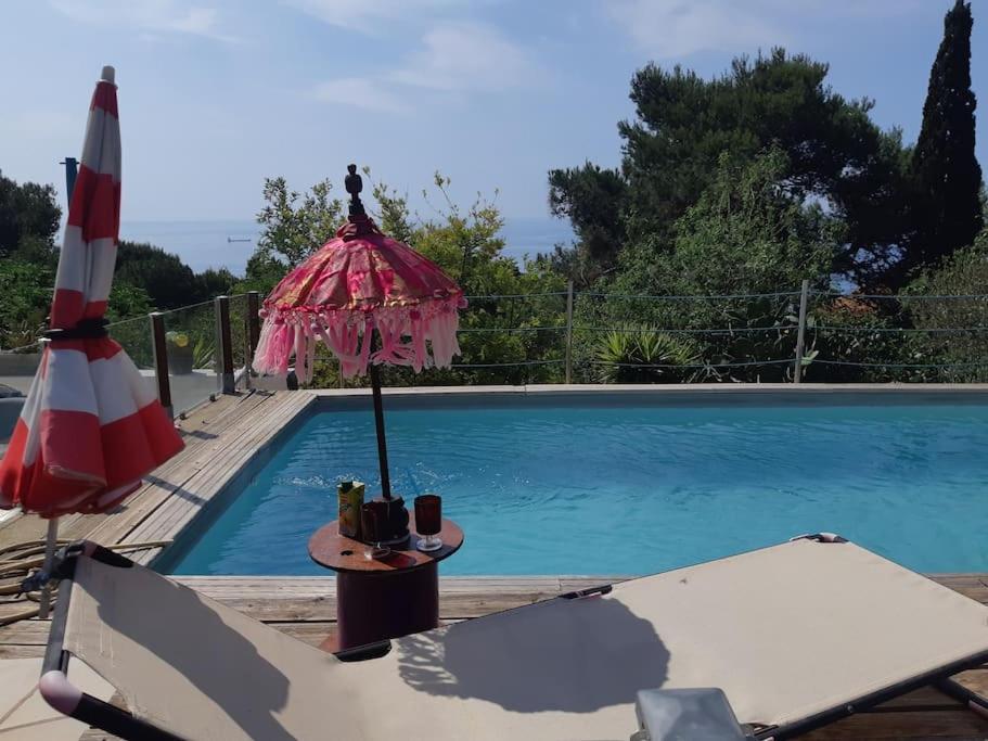 Haut De Villa Au Mont St Clair Vue Exceptionnelle Mer Et Foret Terrasses, Piscine, Petanque, Solarium Prives Σετ Εξωτερικό φωτογραφία
